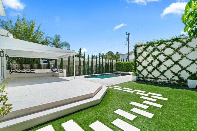 Building Photo - 224 10th St