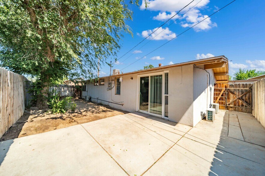 Rooms for Rent-Private Patio - 45426 10th St W