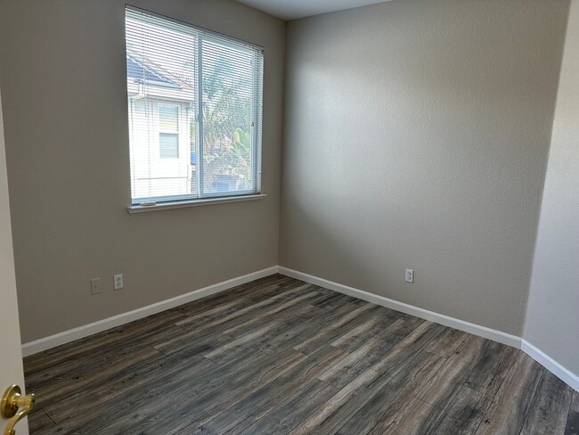 Building Photo - Beautiful 4 Bedroom 3 Full Bath Tracy Home