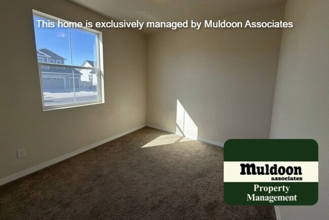 Building Photo - Like new 2-story Home!