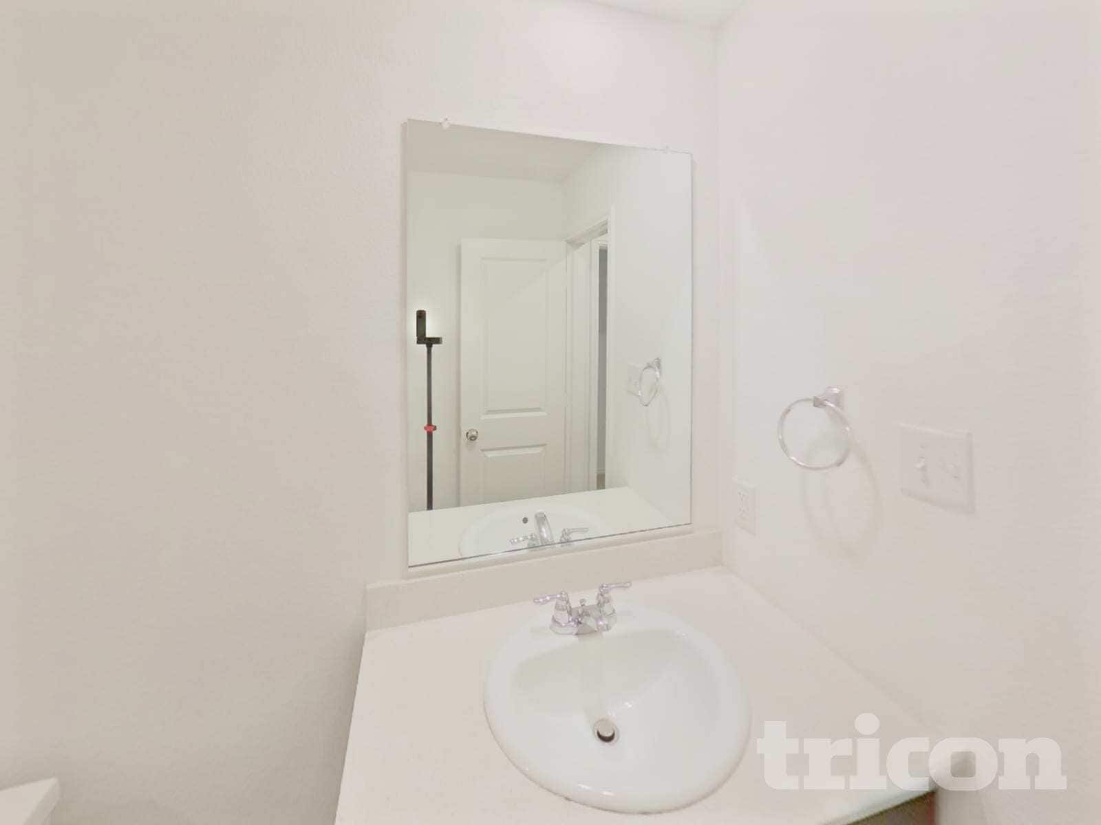 Building Photo - 617 Dashwood Dr