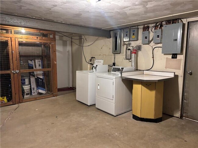 Building Photo - 1195 Lynn St