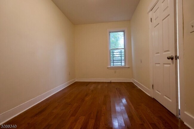 Building Photo - 484 S 16th St