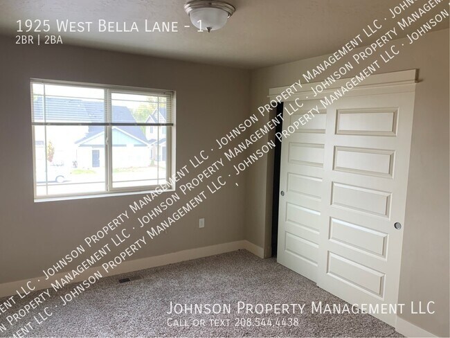 Building Photo - 1925 W Bella Ln