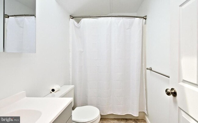 Building Photo - 122 Wheatsheaf Ln