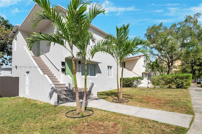 Building Photo - 3783 SW 27th St