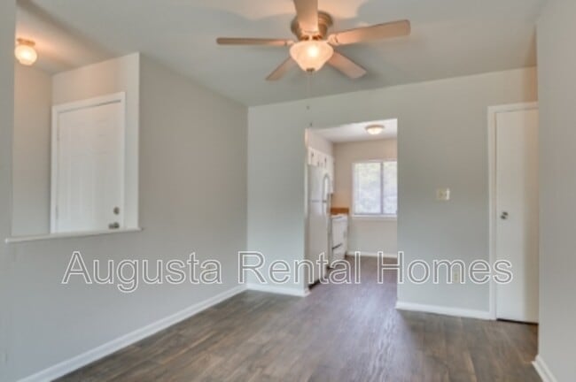 Building Photo - 2822 Thomas Ln