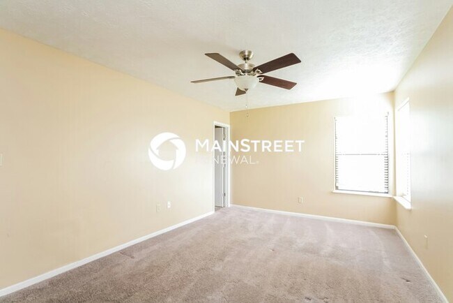Building Photo - 3 Bedroom Pet-Friendly Home in Indianapolis, IN with Main Street Renewal