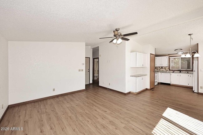 Building Photo - 6249 S Pinehurst Dr