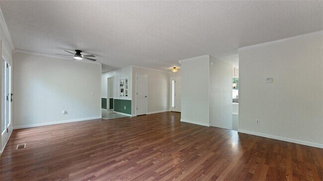 Building Photo - 44 Sandwick Dr
