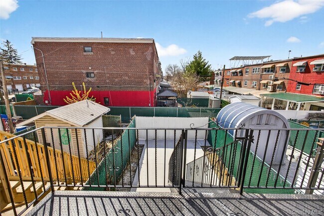 Building Photo - 2112 Lacombe Ave