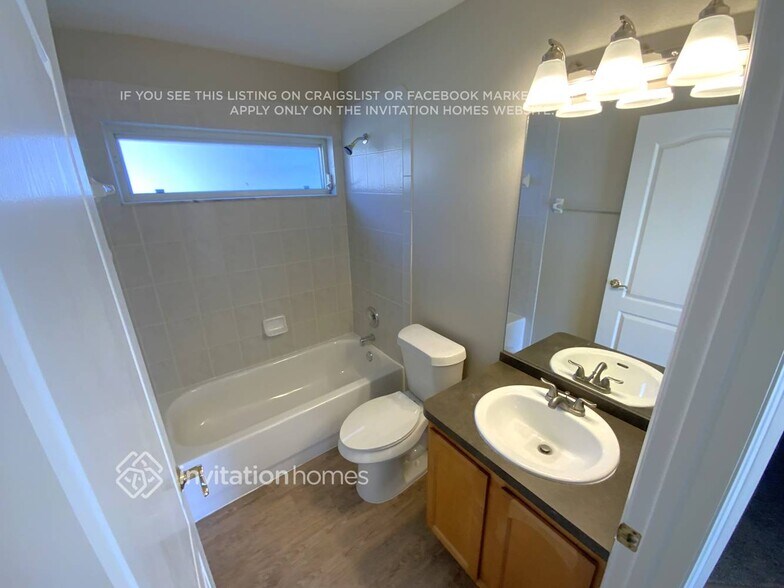 Building Photo - 1544 Daylily Dr