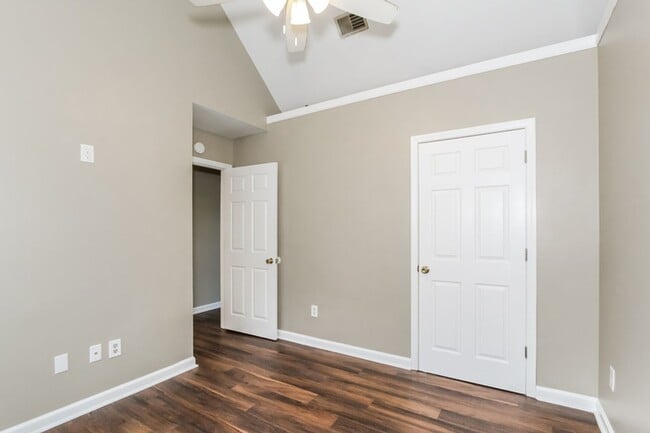 Building Photo - 108 Flagstone Ln