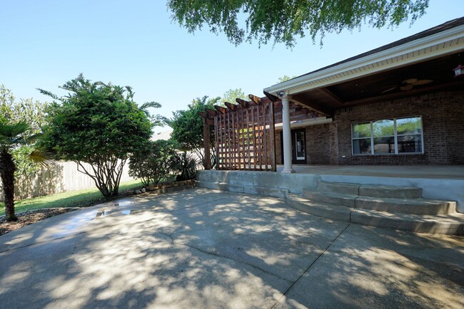 Building Photo - Silver Oaks Community