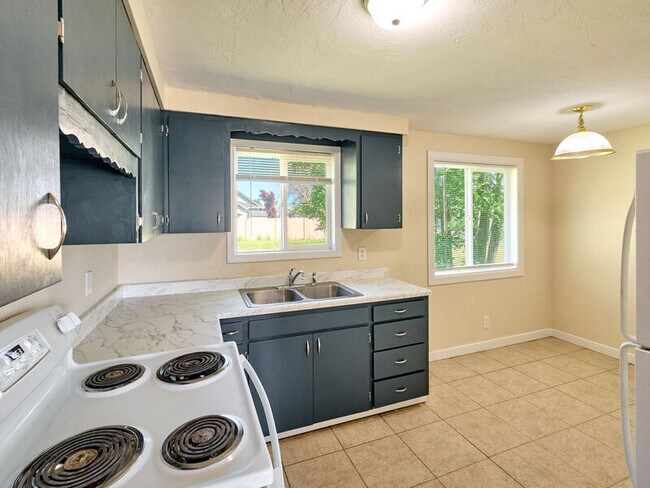 Building Photo - 485 1st St