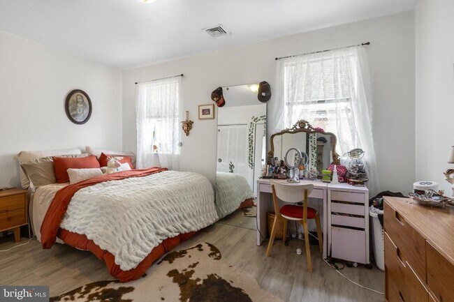 Building Photo - 2223 S 15th St