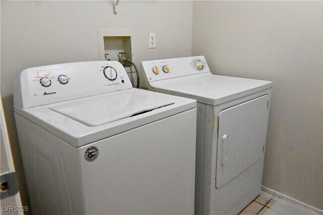 Building Photo - 2241 N Jones Blvd