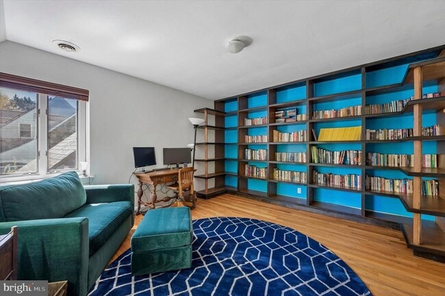 Building Photo - 35 Llanberris Rd