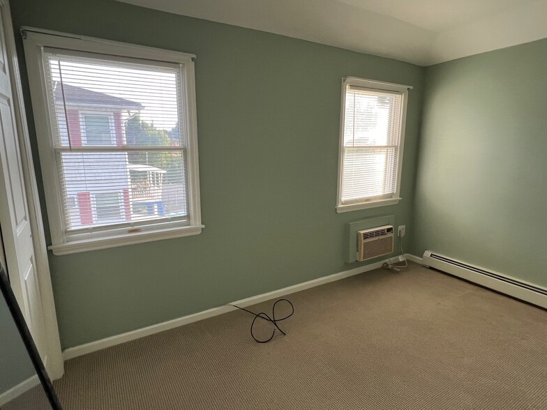 Building Photo - 109 Vineland Ave
