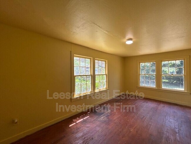 Building Photo - 2520 Merwin St