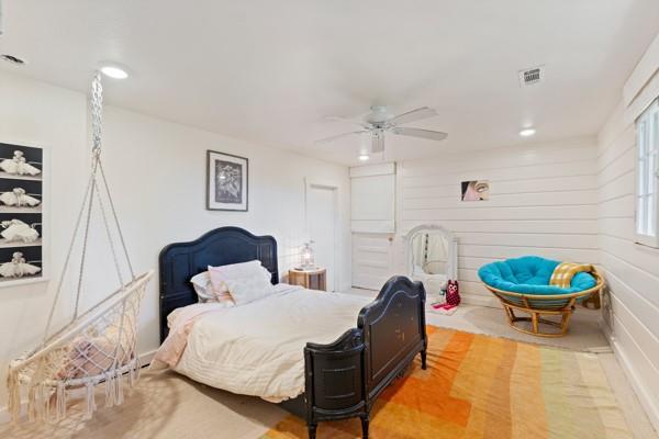 Building Photo - 60 Crescent Dr