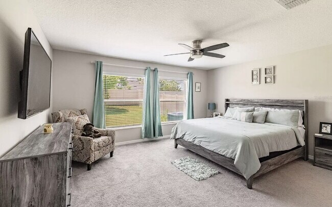 Building Photo - "Discover Spacious Comfort: 4-Bed, 2-Bath Gem in Riverview!"