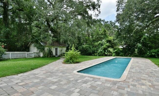 Building Photo - 2929 Arapahoe Ave