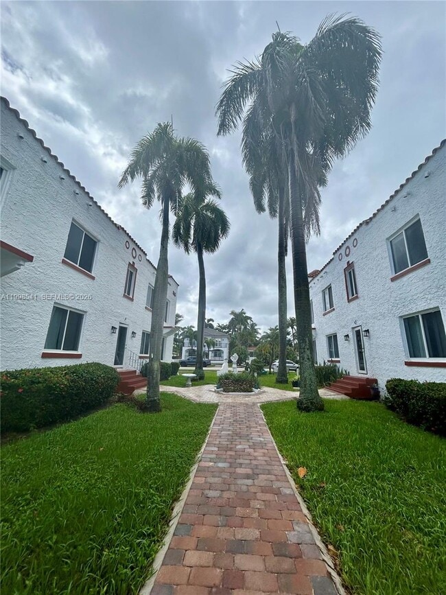 Building Photo - 817 Tyler St