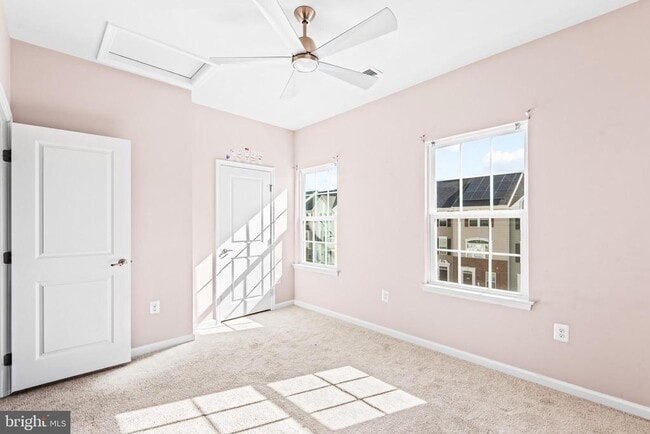 Building Photo - 720 River Crest Way