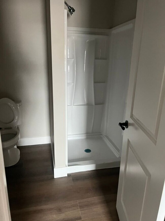Building Photo - 2 Bedroom/2 Bath Newly Renovated Apartment for Lease