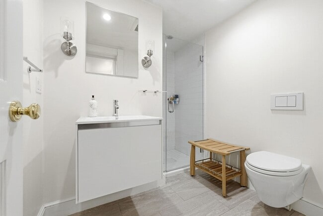 Building Photo - 50 River St