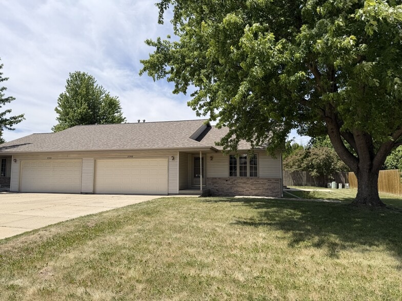 Building Photo - 2701-2703 N Wuthering Hills Dr