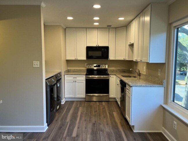 Building Photo - 1635 Westwind Way