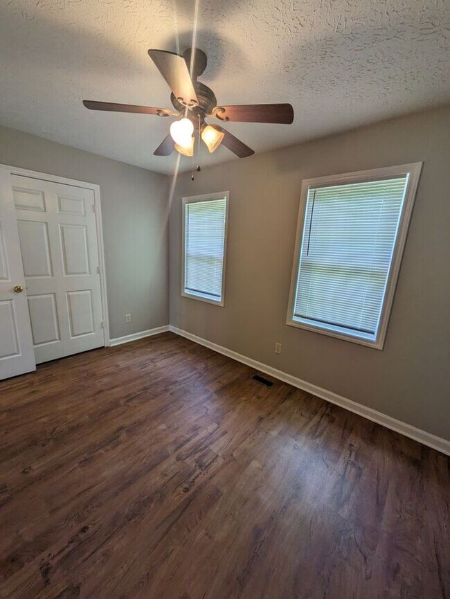 Building Photo - 2BD/1BA Unit in HIckory