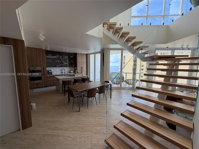 Building Photo - 16425 Collins Ave