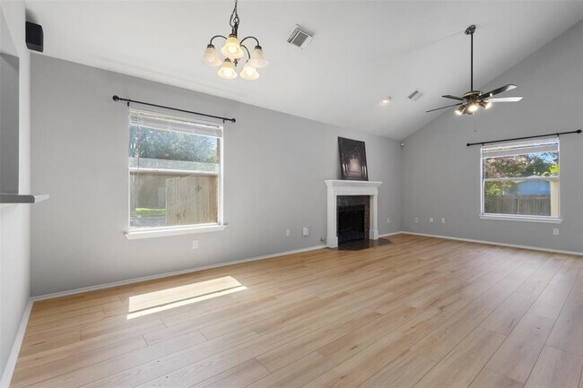 Building Photo - 13400 Bolivia Dr