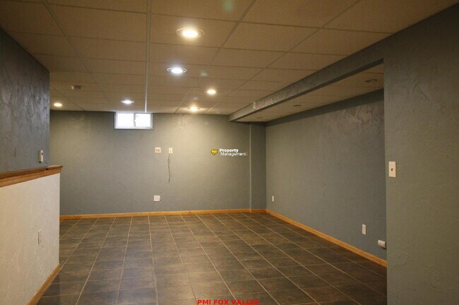 Building Photo - 3 Bedroom, 3 Bath Duplex in Greenville