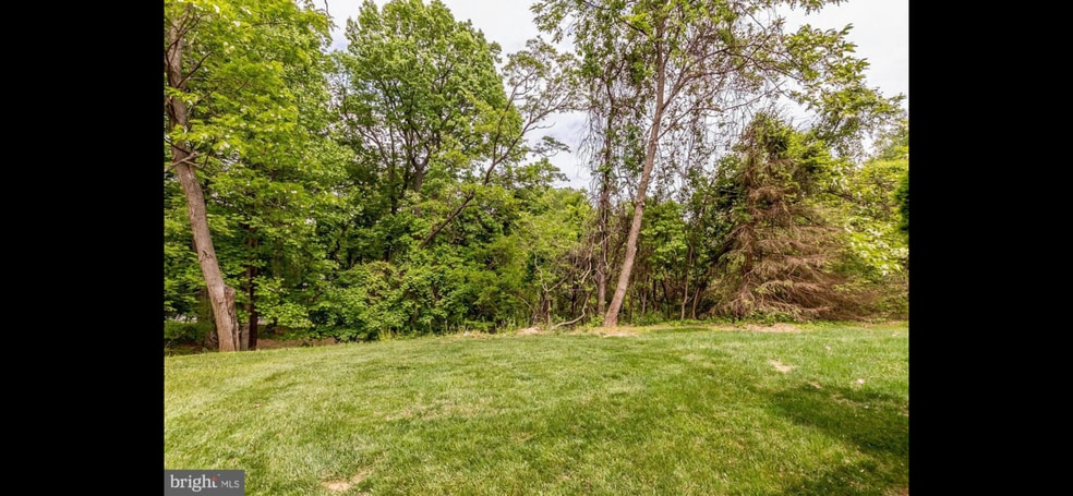 Building Photo - 10 Donagh Ct