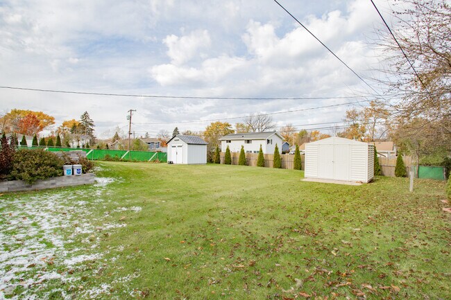 Building Photo - 720 Durham Ln