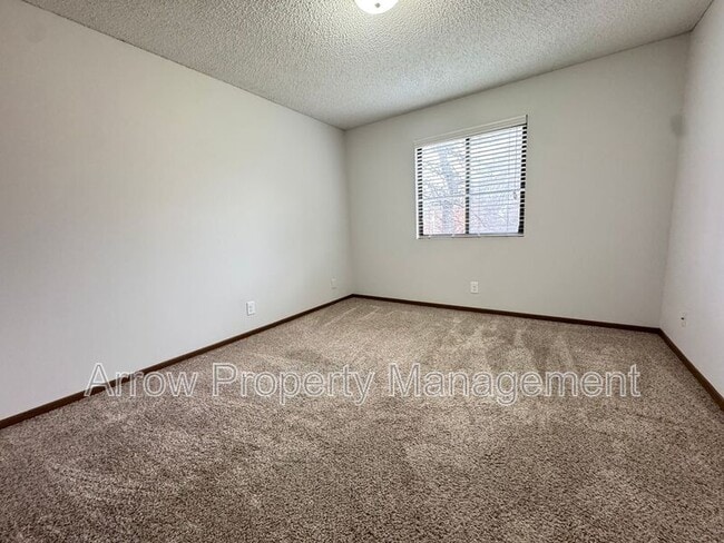 Building Photo - 3405 Holdrege St