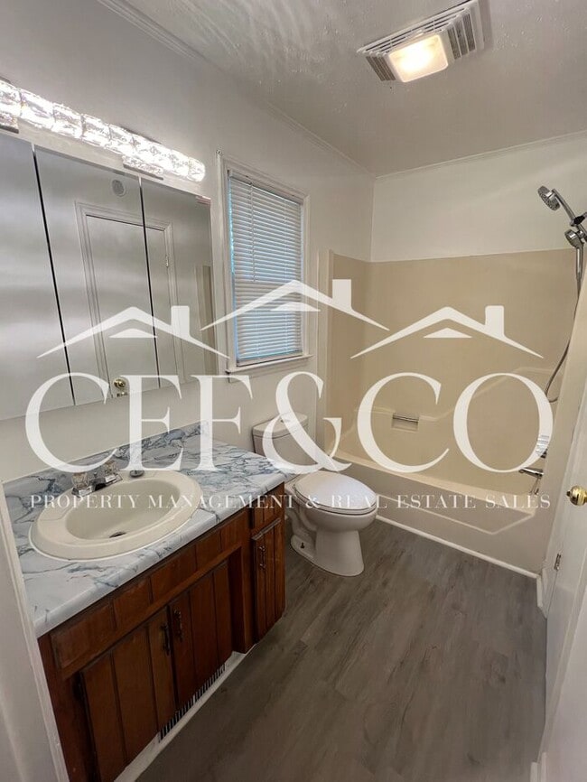 Building Photo - ? Beautifully Remodeled 3 Bedroom Home – S...