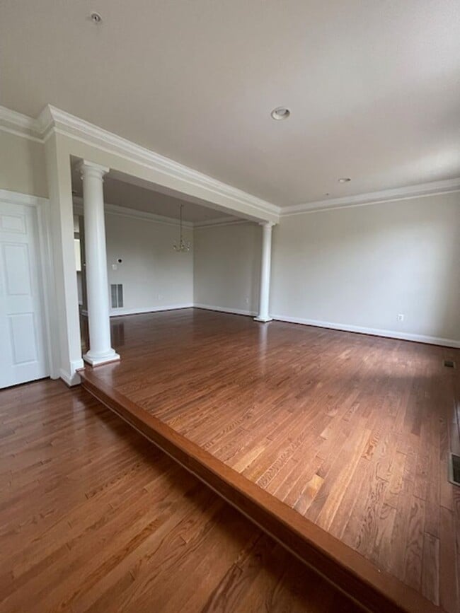 Building Photo - SPACIOUS TH IN CLARKSBURG