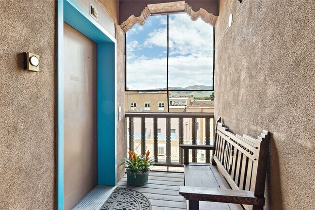 Building Photo - Cozy One-Bedroom in the Heart of Downtown ...