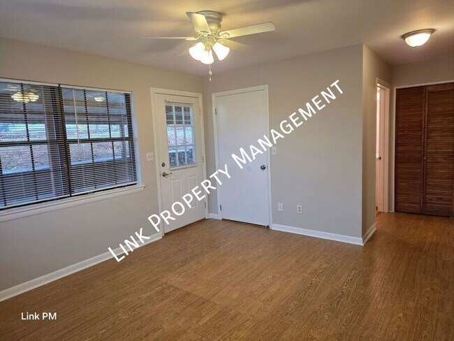 Building Photo - 3731 Knollwood Dr