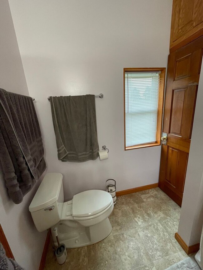 Building Photo - Single family home with BARN/SHOP - Flora, Indiana