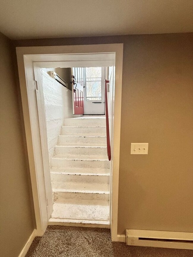 Building Photo - ***MOVE IN SPECIAL*** 2 WEEKS FREE Beautifully Remodeled 1 Bedroom / 1 Bath Unit in the Heart of ...