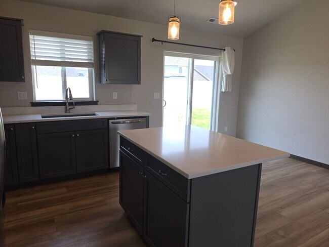 Building Photo - 3885 N Pradera Ct
