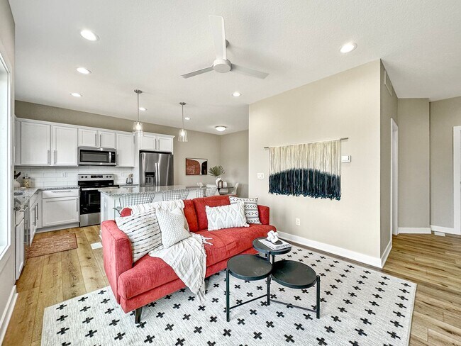 Building Photo - Luxury Newer Construction Townhome with Attached 2 Car Garage!