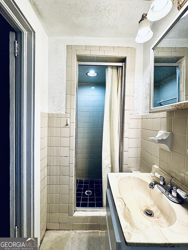 Building Photo - 1447 Oxford Rd NE