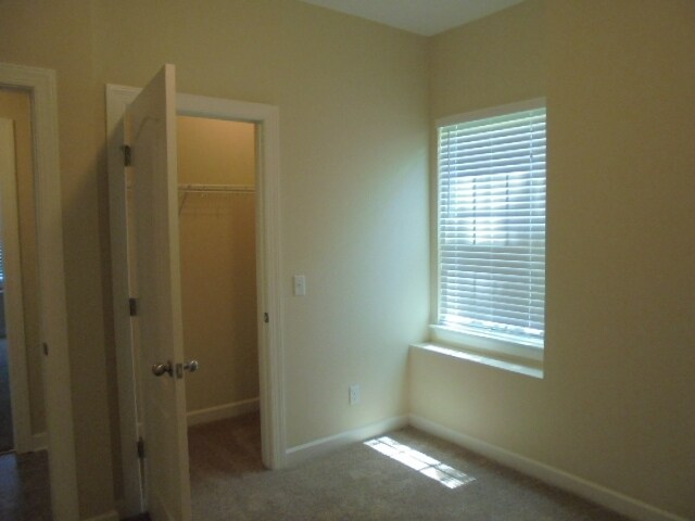 Building Photo - 1413 Napa Pt W